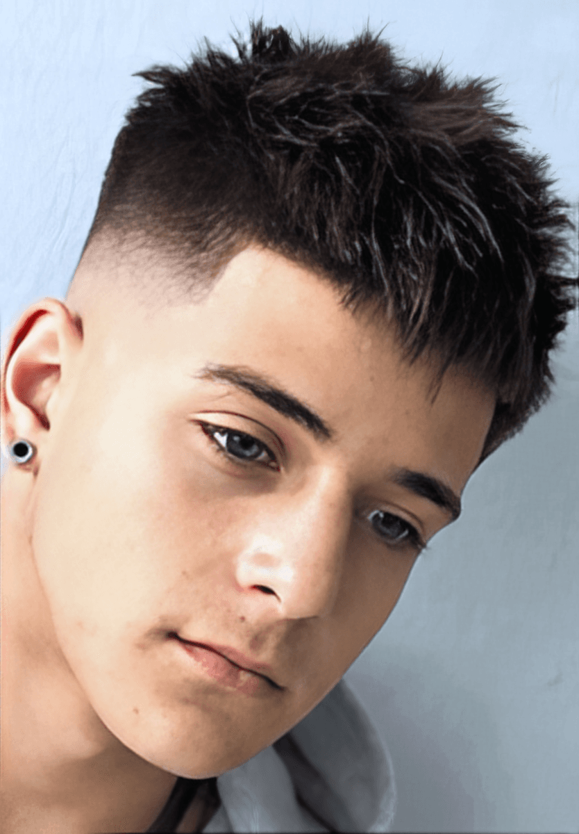 Protesi di capelli da uomo pretagliato con acconciatura a taglio corto