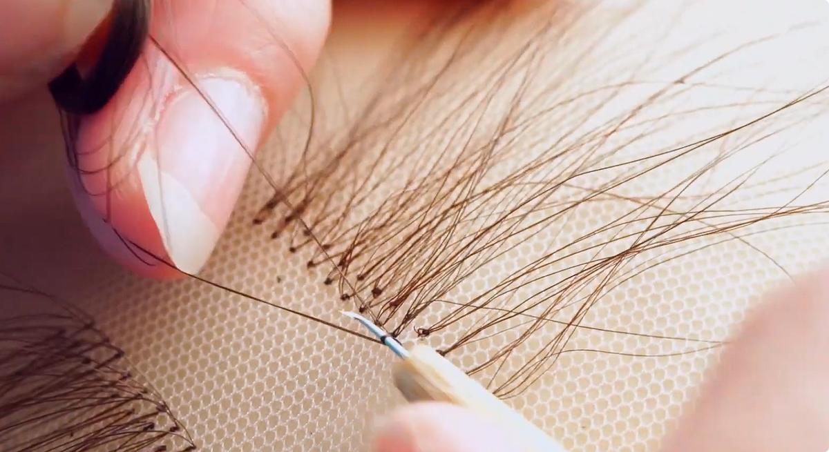 Annodato A Mano Con Raffinata Maestria