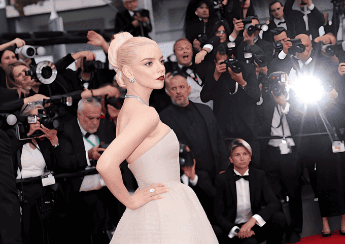 Una-celebrità-femminile-sul-red-carpet