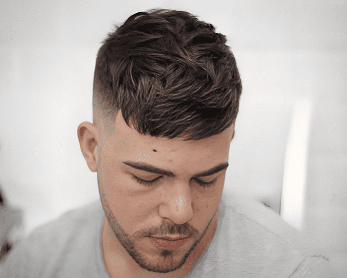 taglio-frangia-dritta-con-lati-rasati