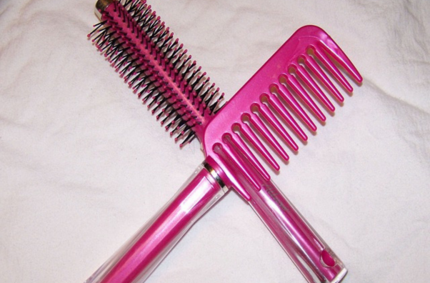 Come pettinare i capelli per non spezzarli